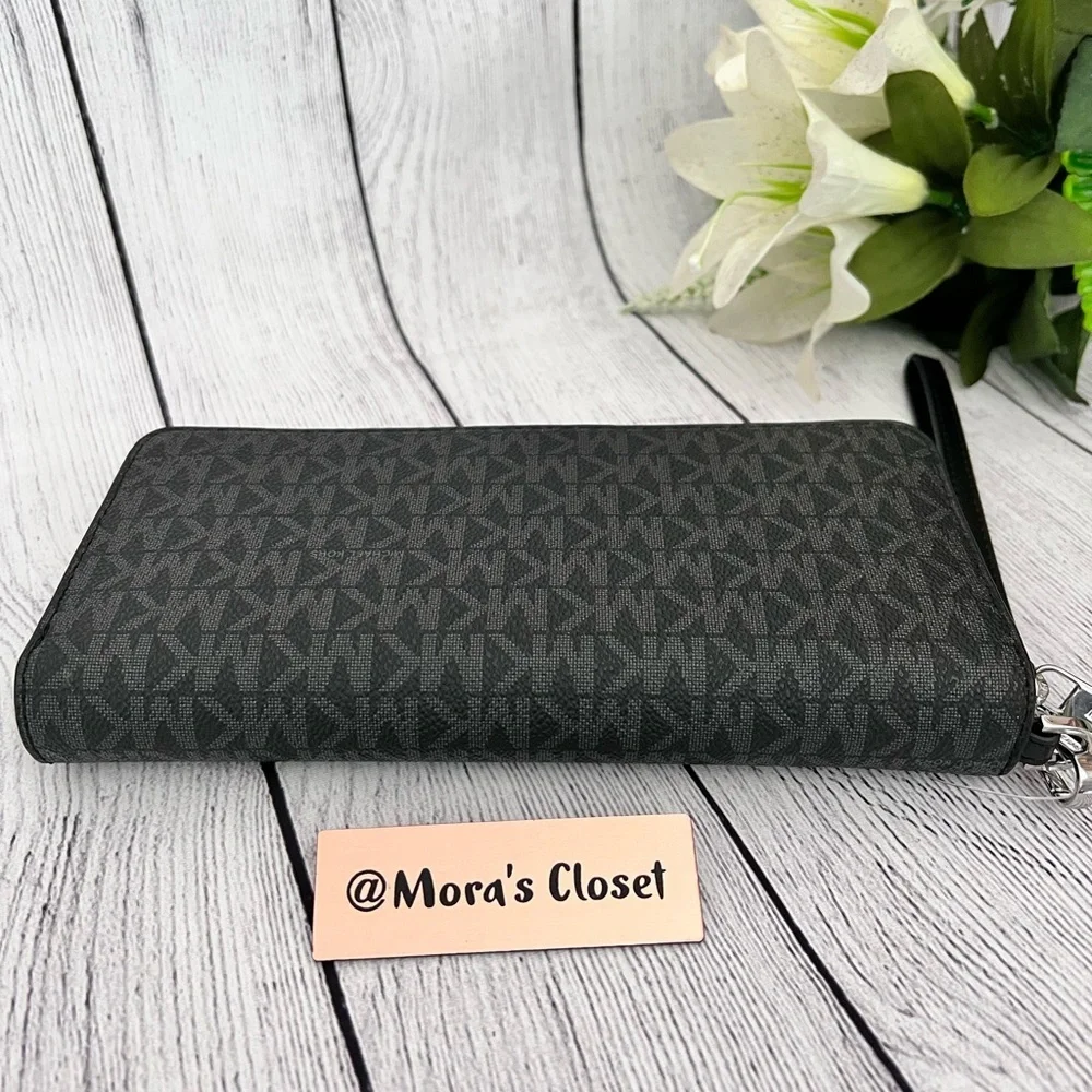 🦋Michael Kors Lg Continental Wallet-Wristlet Black/Silver